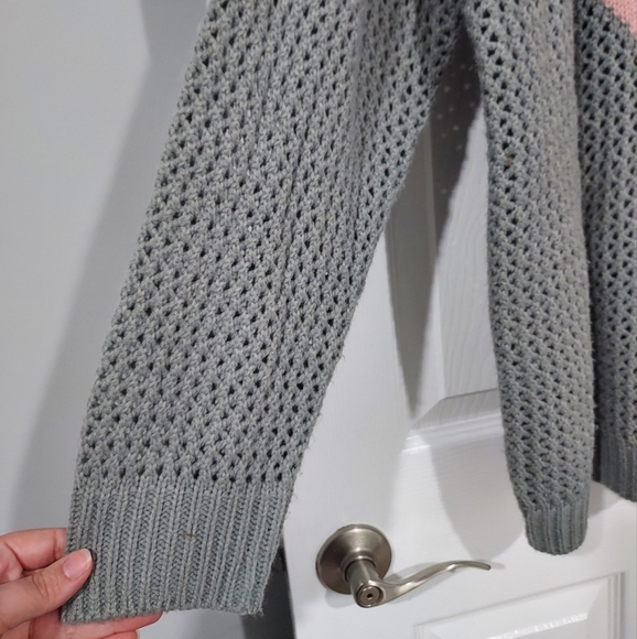 Torrid Pink Heart Gray Crochet Pullover Scrop Neck Sweater in Size 3 / 22-24 - Picture 7 of 12